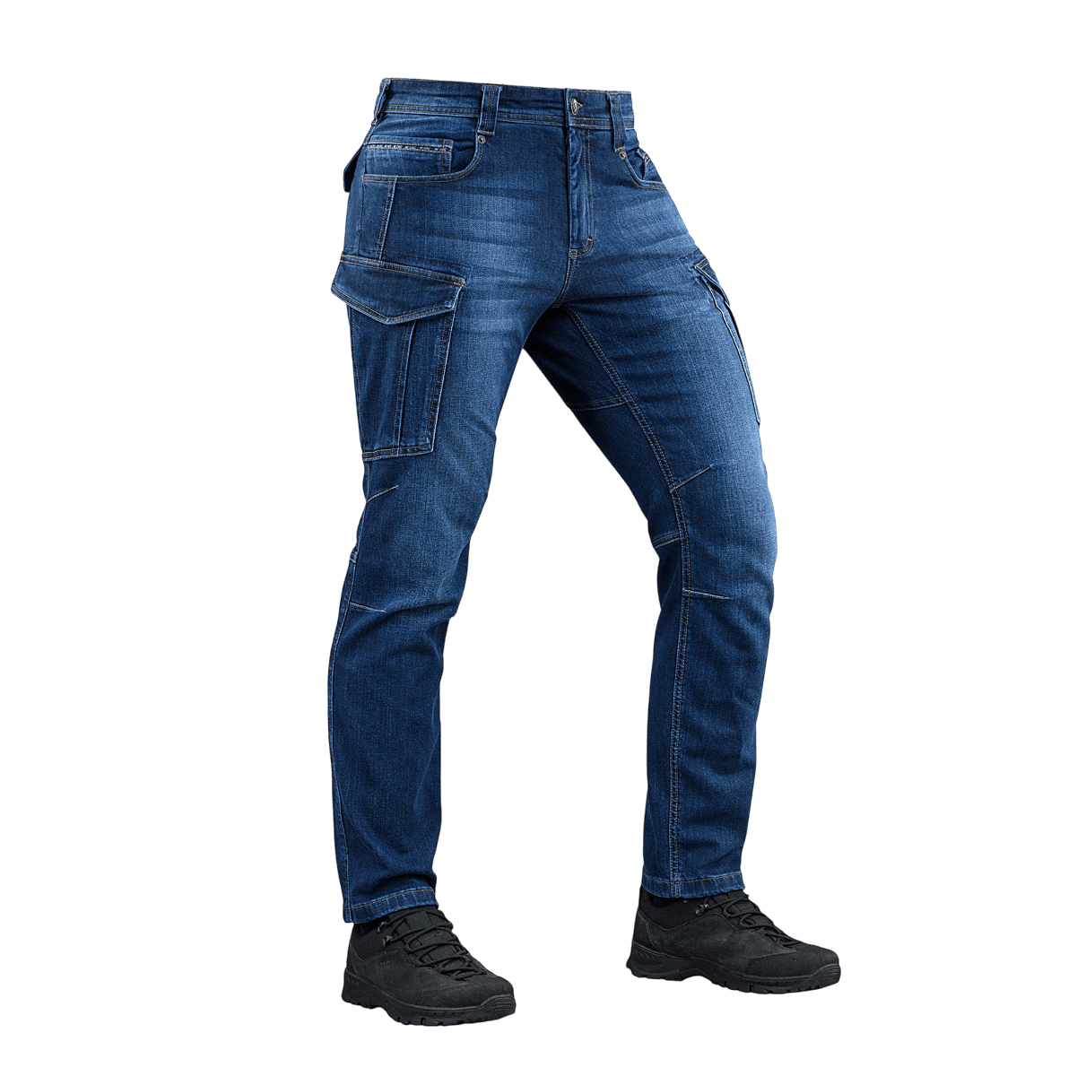 M-Tac Jeans Aggressor i klassisk denimstil med rummelige lommer og taktisk funktionalitet.