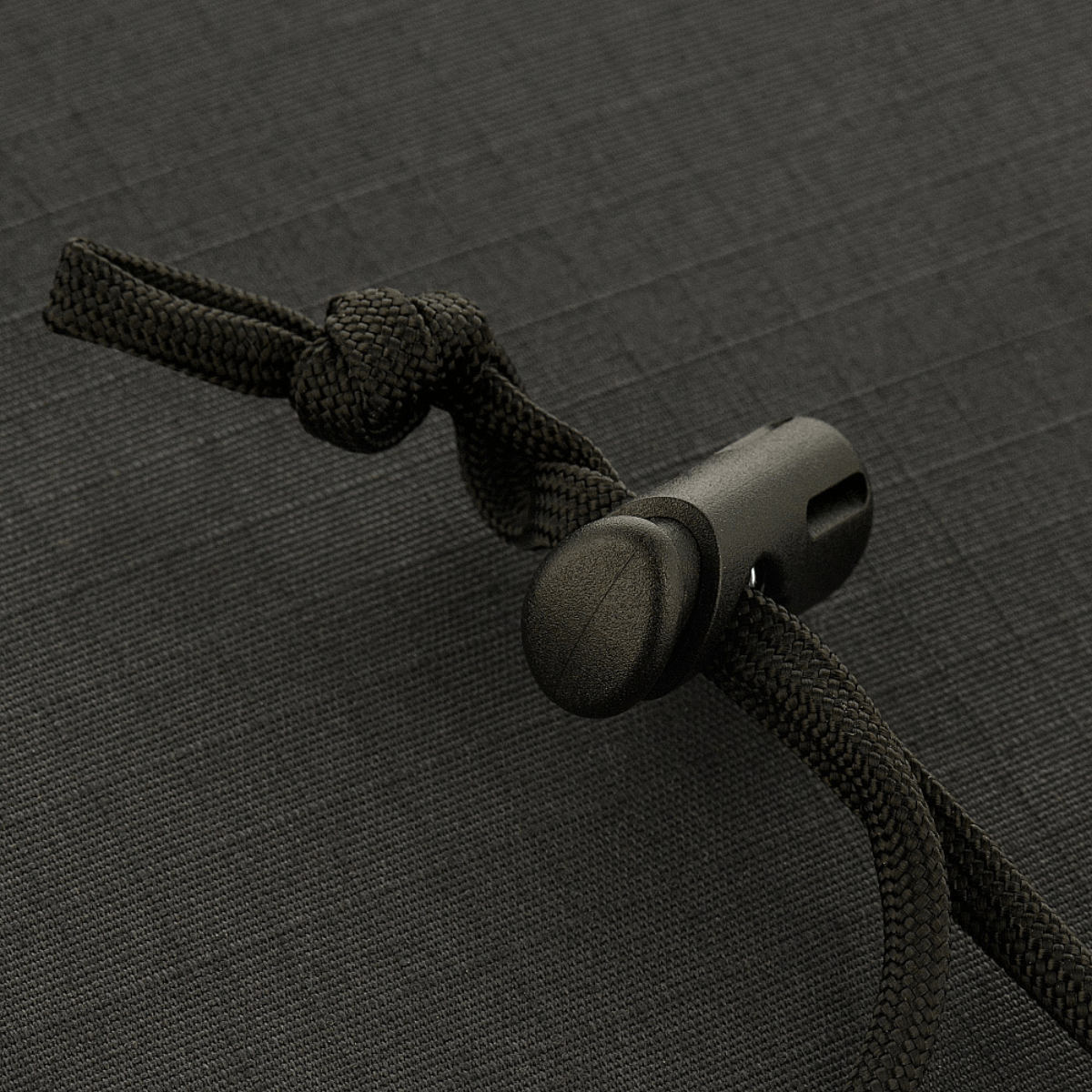 Nærbillede af M-Tac Panama Rip-Stop snor og lukning i sort, viser detaljeret rip-stop materiale.