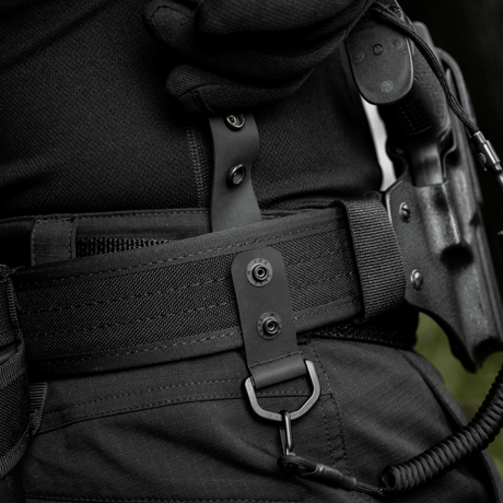 M-Tac Setti 2 kpl – Duty Belt Keepers, jotka kiinnittävät poliisivyön housuvyöhön tukevilla D-renkailla, sopii taktiseen käyttöön.