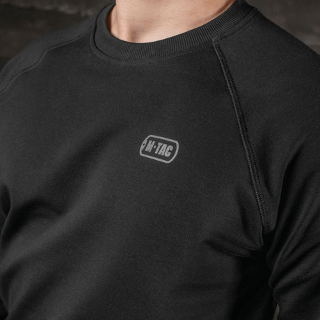 M-Tac Raglan Athlete -musta raglanhihoilla maksimaalista liikkuvuutta ja mukavuutta, ihanteellinen arkeen ja urheiluun.