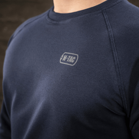 M-Tac Raglan Athlete -navy-sininen college raglanhihoilla, sopii urheiluun ja arkeen; 95% puuvillaa, 5% elastaania.