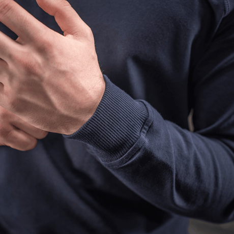 M-Tac Raglan Athlete -college raglanhihoilla ja joustavilla hihansuilla, sopii urheiluun ja arkeen, materiaali 95% puuvillaa, 5% elastaania.