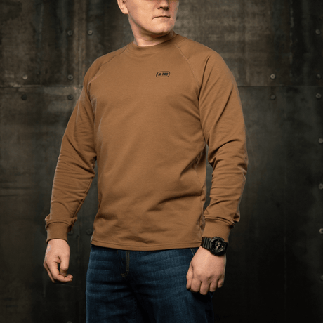 M-Tac Raglan Athlete -coyote-college, pyöreä pääntie ja raglanhihat, sopii urheiluun ja arkeen, teollisessa ympäristössä.