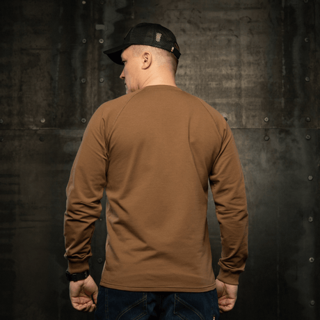 M-Tac Raglan Athlete -coyote-college takaa nähtynä, raglanhihat liikkuvuutta varten, sopii urheiluun ja arkeen.