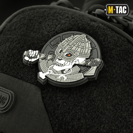 Lähikuva M-Tac Buckler Taske Elite -laukusta taktiilisella tarrajärjestelmällä ja mustalla designilla varusteiden säilytykseen.