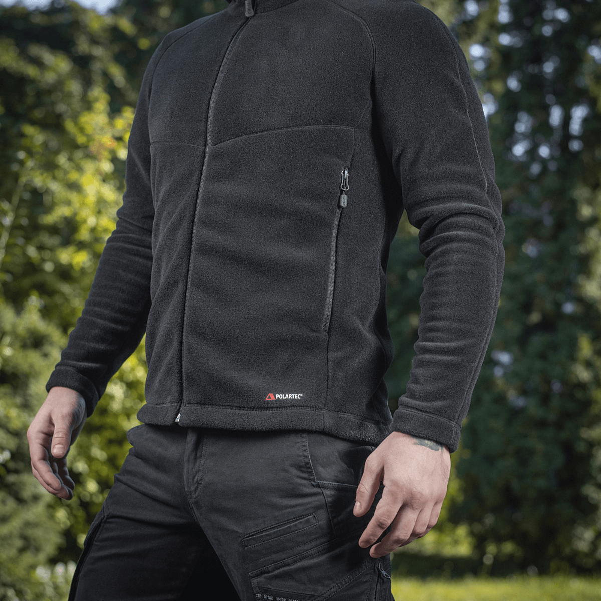 M-Tac Sprint Fleece Sweatshirt Polartec i sort, en funktionel hættetrøje af Polartec® 200 Series fleece, ideel til komfort og varme.