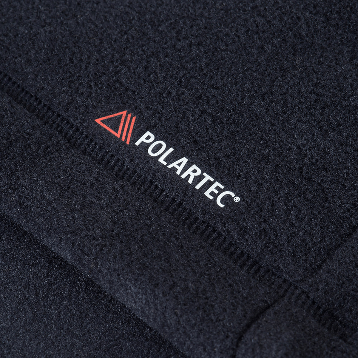 Nærbillede af Polartec materiale på M-Tac Sprint Fleece Sweatshirt Polartec, der viser stoffets kvalitet og tekstur.