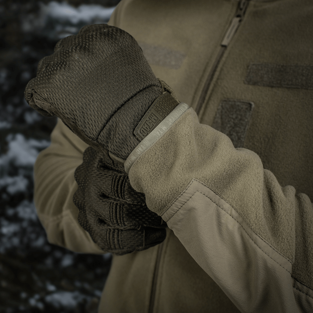 M-Tac Combat Fleece Polartec Jakke med termoregulering og YKK lynlåse i taktisk design, perfekt til både taktisk og casual brug.