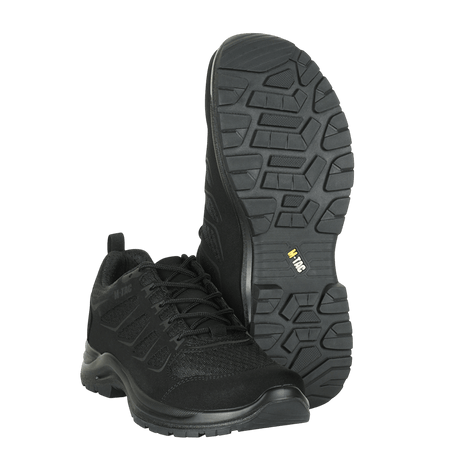 M-Tac Tactical Sneakers IVA i sort med åndbar mesh overdel og forstærket tå, ideel til trekking og outdoor-aktiviteter.