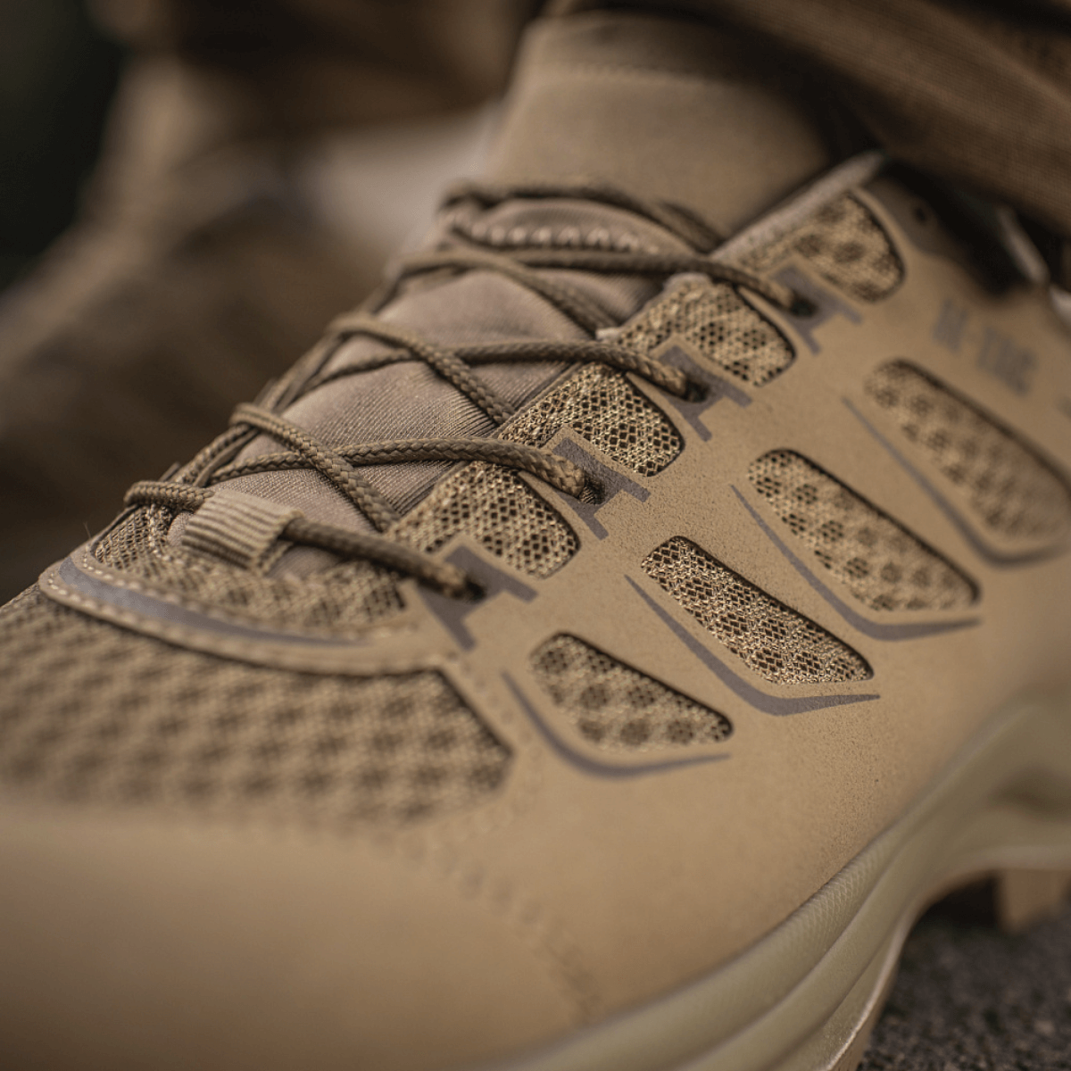 M-Tac Tactical Sneakers IVA - lette, ventilerede sneakers med åndbar mesh og syntetisk nubuck, ideelle til sommerbrug og outdoor-aktiviteter.