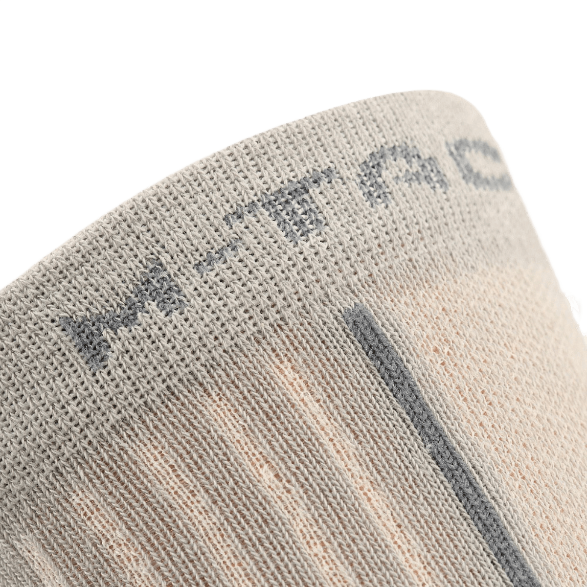 Nærbillede af M-Tac Letvægtssokker Mk.3, som viser den tynde konstruktion til trekking og sommerbrug.