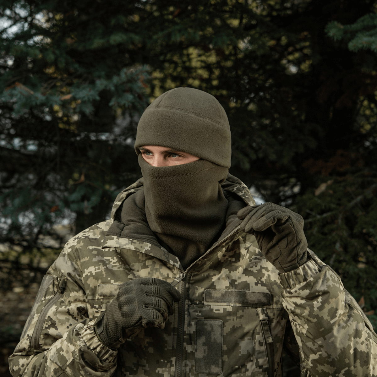 M-Tac Watch Cap Elite Fleece Beanie Hat Slimtex i taktisk brug, varm og let hue til koldt vejr, perfekt til friluftsliv og vinteraktiviteter.