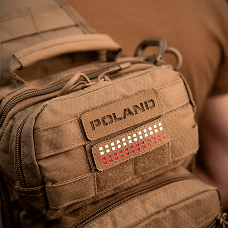 M‑Tac Patch Poland End-to-End 25x80 repussa kulutusta kestävästä Cordurasta tarrakiinnityksellä, laserleikattu teksti, 25x80 mm.