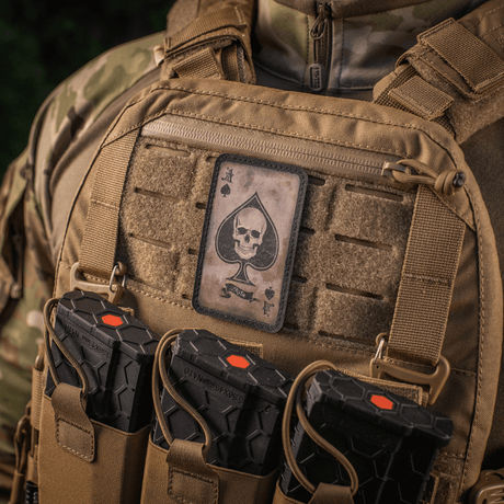 Taktinen liivi M-Tac Patch Ace of Spades -merkillä, kalloaihe, Cordura 500D, Velcro-kiinnitys, vintage-ilme, ilmaisee taistelutahtoa.