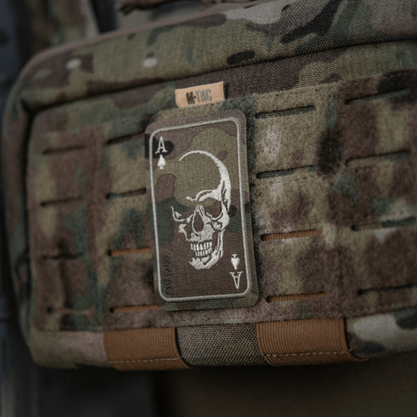 M-Tac Patch Face of War (Broderi) kirjailtu kallo Cordura 500D:hen, kiinnitetty maastovarusteisiin Velcrolla.