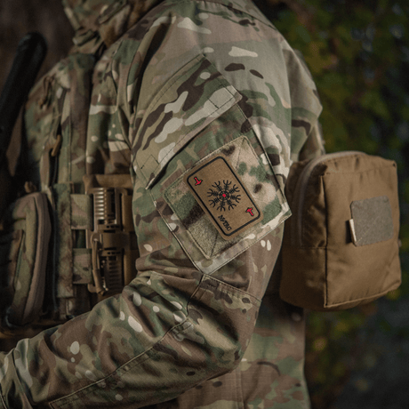 M-Tac Patch Kort Helm of Horror (Broderi) på camouflageuniform, broderet Cordura 500D, ægishjálmur symbol, fastgjort med velcro, 8x5 cm