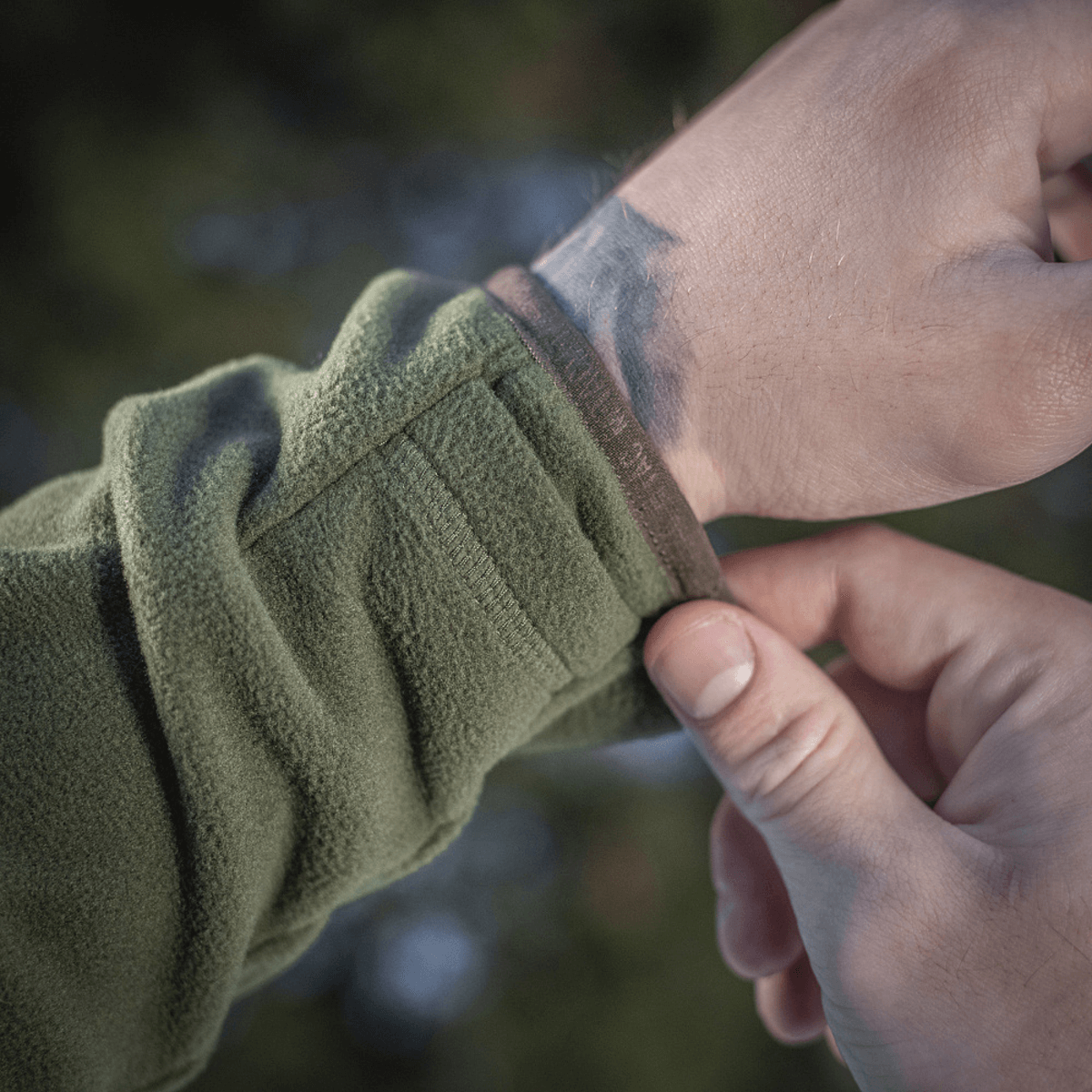 Justerbar ærmeden på M-Tac Delta Polartec Fleecejakke i grønt Polartec Micro Series-fleece, ideel til kolde dage.