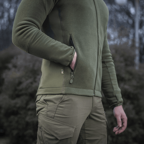 M-Tac Polartec Sport Fleecejakke i grøn, perfekt til overgangsperioder og koldt vejr for stil og komfort.