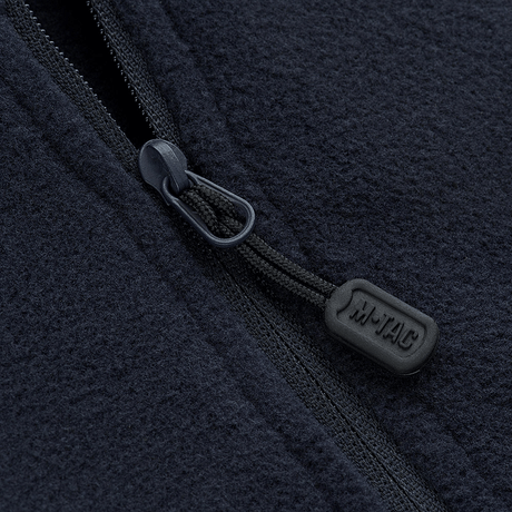 Detaljebillede af lynlås på M-Tac Delta Polartec Fleecejakke Dame, fremstillet af blødt og holdbart Polartec® Micro Series-fleece.
