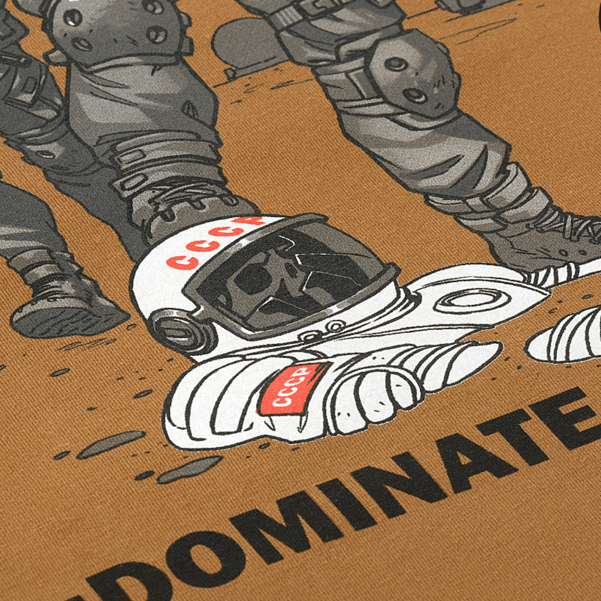 Illustration på M-Tac T-Shirt UA Side Langærmet med astronauthjelm og soldater, trykt med MagnaColours® blæk for holdbarhed.