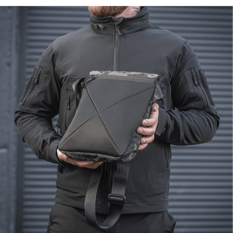 M-Tac Konvert Taske Elite tablettimalli, säädettävä olkahihna, Cordura-materiaalista.