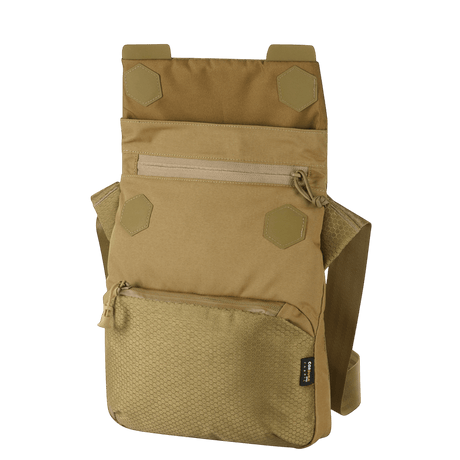 M-Tac Konvert Taske Elite Cordura-materiaalista, säädettävä olkahihna ja magnetventil, suunniteltu mukavuuteen ja monipuolisuuteen.