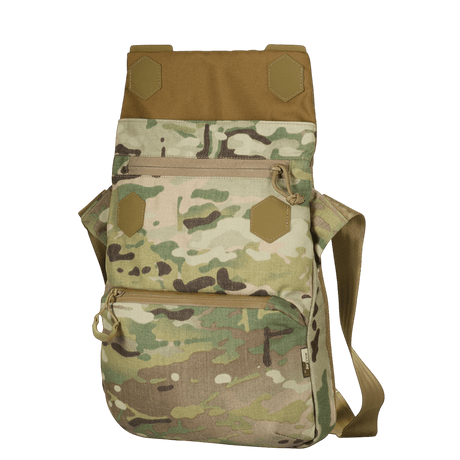 M-Tac Konvert Taske Elite camo-kuosissa, Cordura 500D ja Hex 1000D, tablet-design ja säädettävä olkahihna.