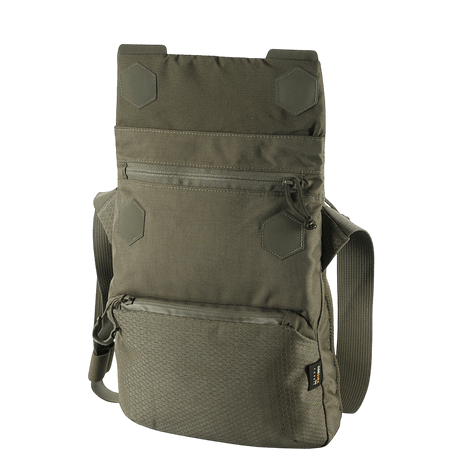 M-Tac Konvert Taske Elite kestävästä Cordura-materiaalista, säädettävä olkahihna ja magnetventillukko.