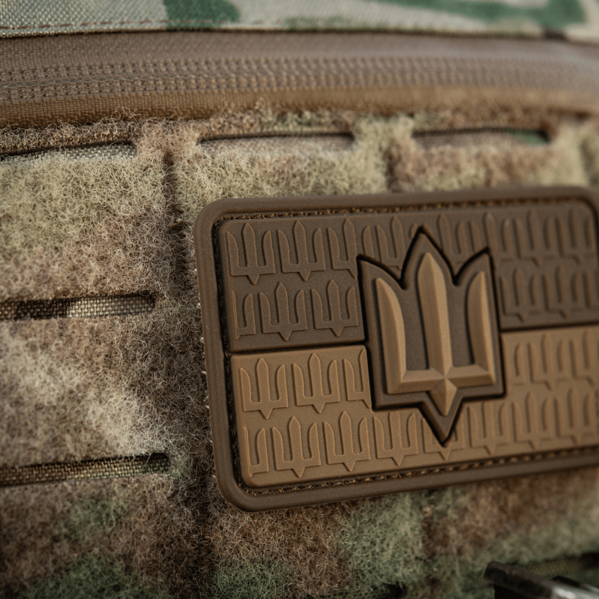 M-Tac patch Ukraine Flag med ZSU Trident PVC på camouflage baggrund