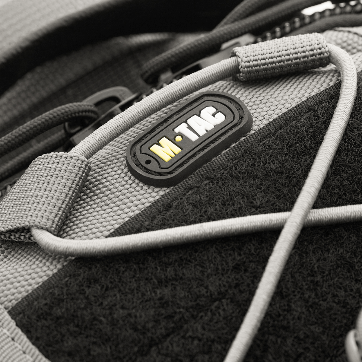 M-Tac Urban Line City Patrol Taske med detaljeret syning og robust design, ideel til hverdagens opbevaringsbehov.