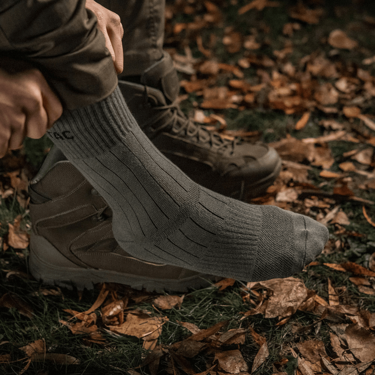 M-Tac Sokker Tactical Army til mænd, komfortable og holdbare sokker til hverdagsbrug og træning, fremstillet af bomuld, polyamid og elastan.