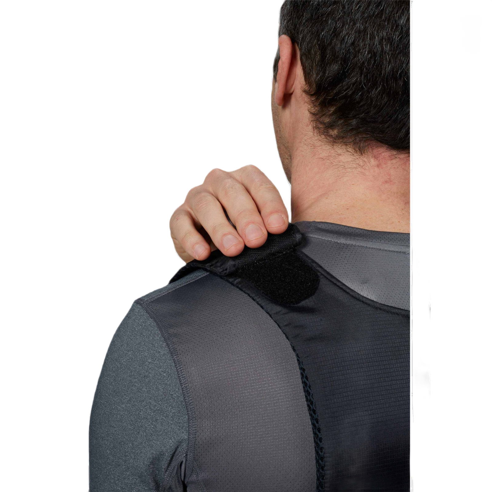 Bagside af person iført Anorak Concealable III Cover med justerbar velcro-strop for skjult panserbeskyttelse. Ideel til diskreet brug.