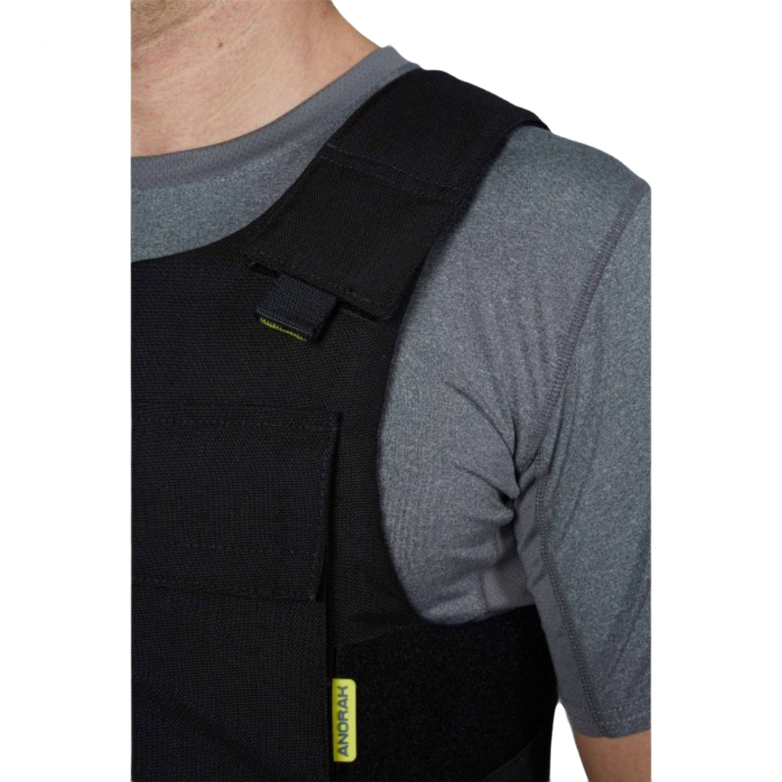 Anorak Duty III Cover ergonomisk design til politibetjente og kystvagtpersonel, letvægts med antibakterielle og temperaturregulerende egenskaber.