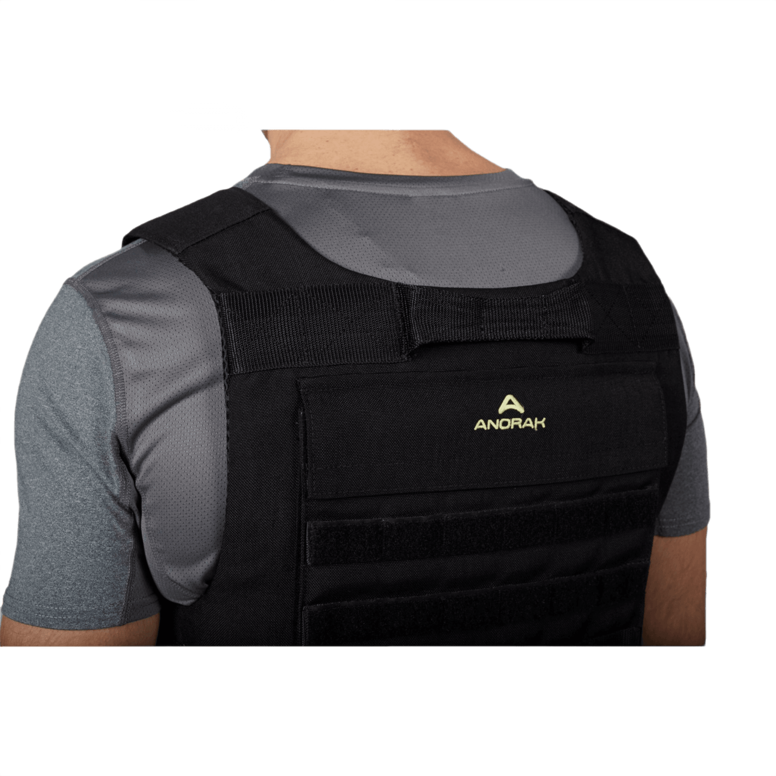 Anorak Chromium® Tactical I Skudsikker Vest set bagfra og bæres af en person, viser ergonomisk CORDURA® design og maksimal NIJ-beskyttelse