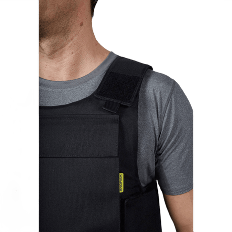 Anorak Duty IV Cover i CORDURA® materiale, brugt af politibetjente med ergonomiske funktioner for komfort og antibakterielle egenskaber.