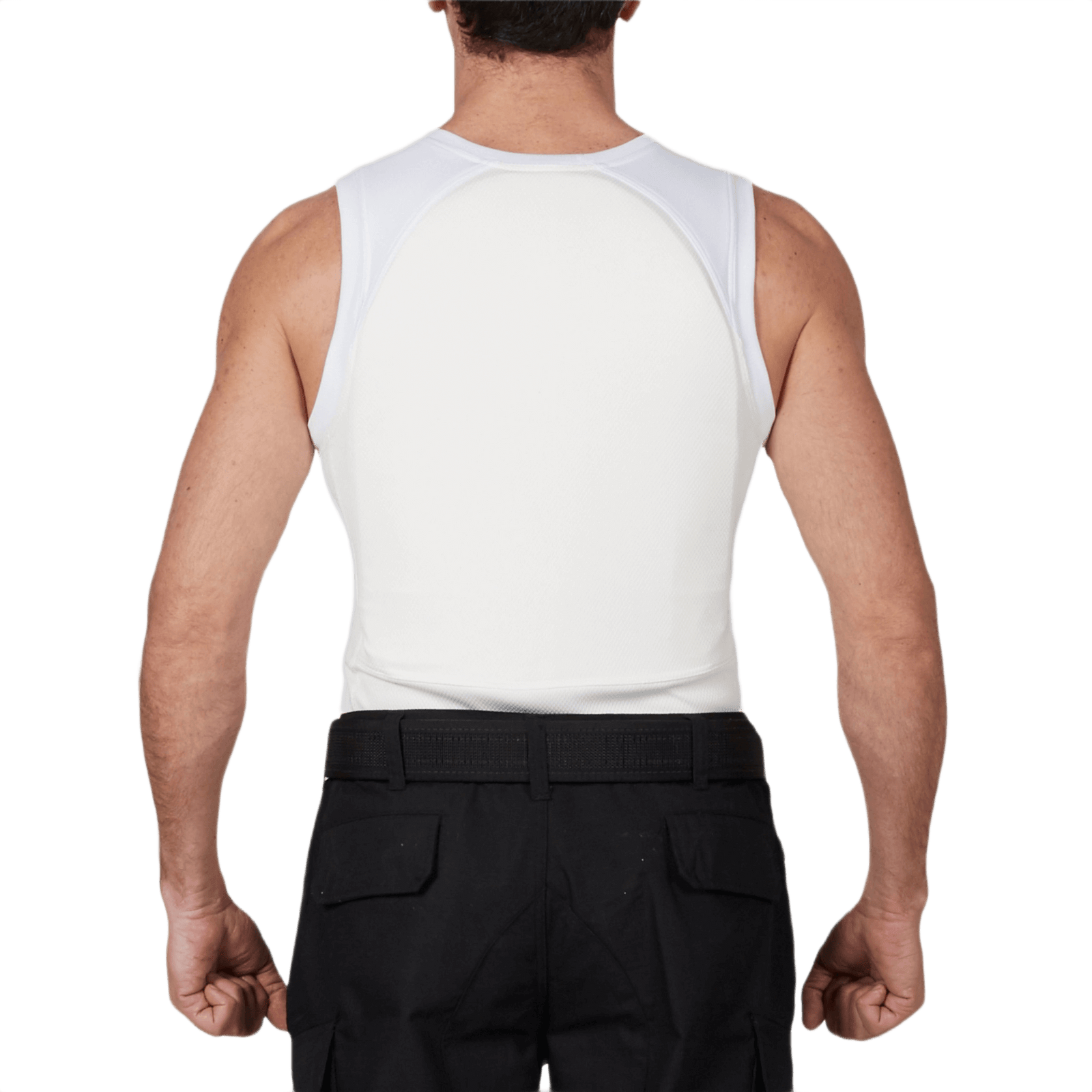 En person, der bærer Anorak Rhodium® Undershirt I for maksimal IIIA-beskyttelse og høj skjulbarhed.