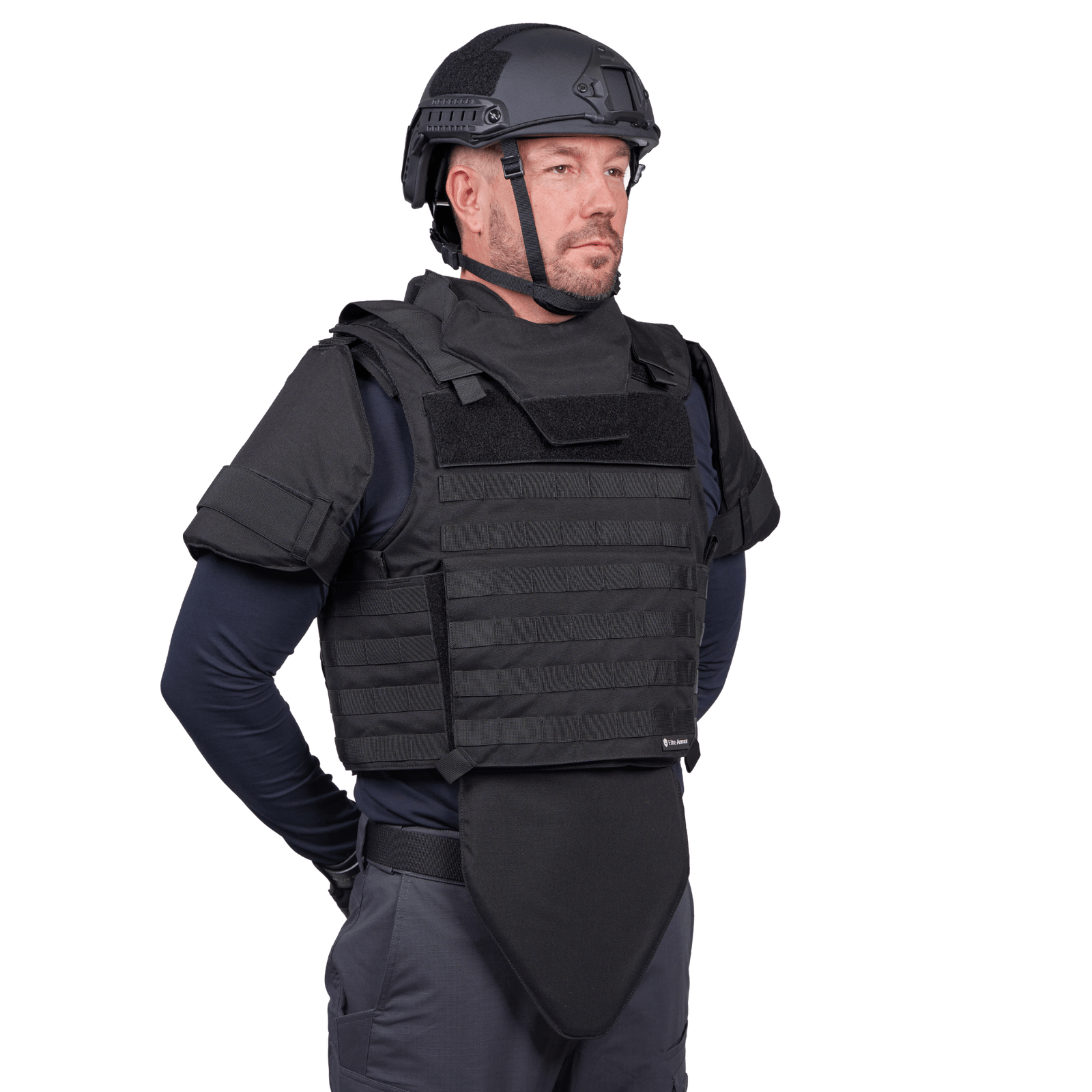 Mand iført Elite Armor Combat skudsikkervest, set forfra