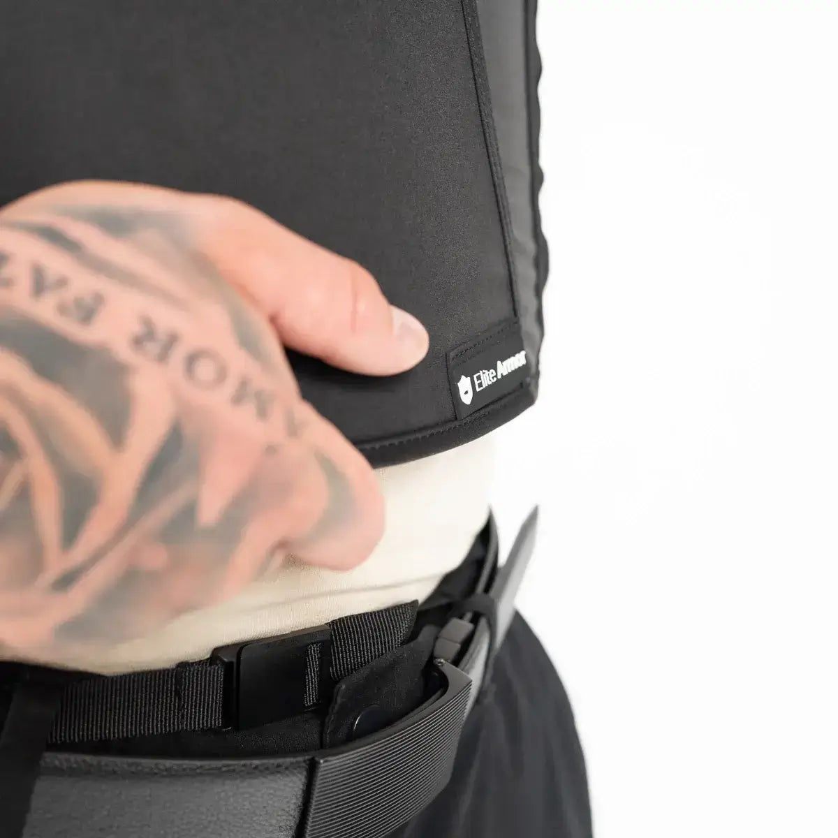 EA Xtreme Skud & Stiksikker Vest i sort med NIJ LEVEL IIIA certificering, teknisk kropsbeskyttelse, galleri position 1 nærbillede af kantdetalje.