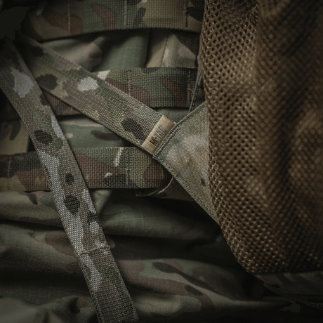 M-Tac reppu Gen. II Elite – Small, multicam-hihnat, kestävä materiaali ja verkkoyksityiskohtia, galleria-asento 1.