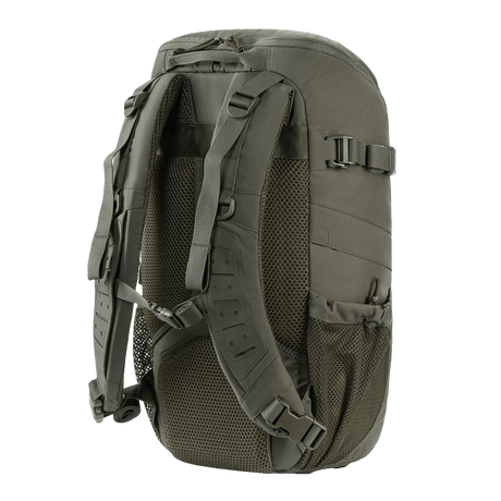 M-Tac Rygsæk Gen. II Elite – Small, pehmustetut olkahihnat, verkollinen selkäpaneeli ja joustavat sivutaskut, galleria-asento 1.