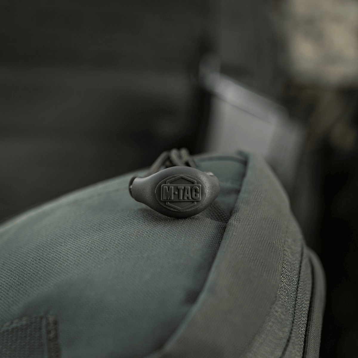 M-Tac organizer pouch Elite med robust design og MOLLE-system til førstehjælpsudstyr og EDC-sæt. Ideel til taktiske formål.