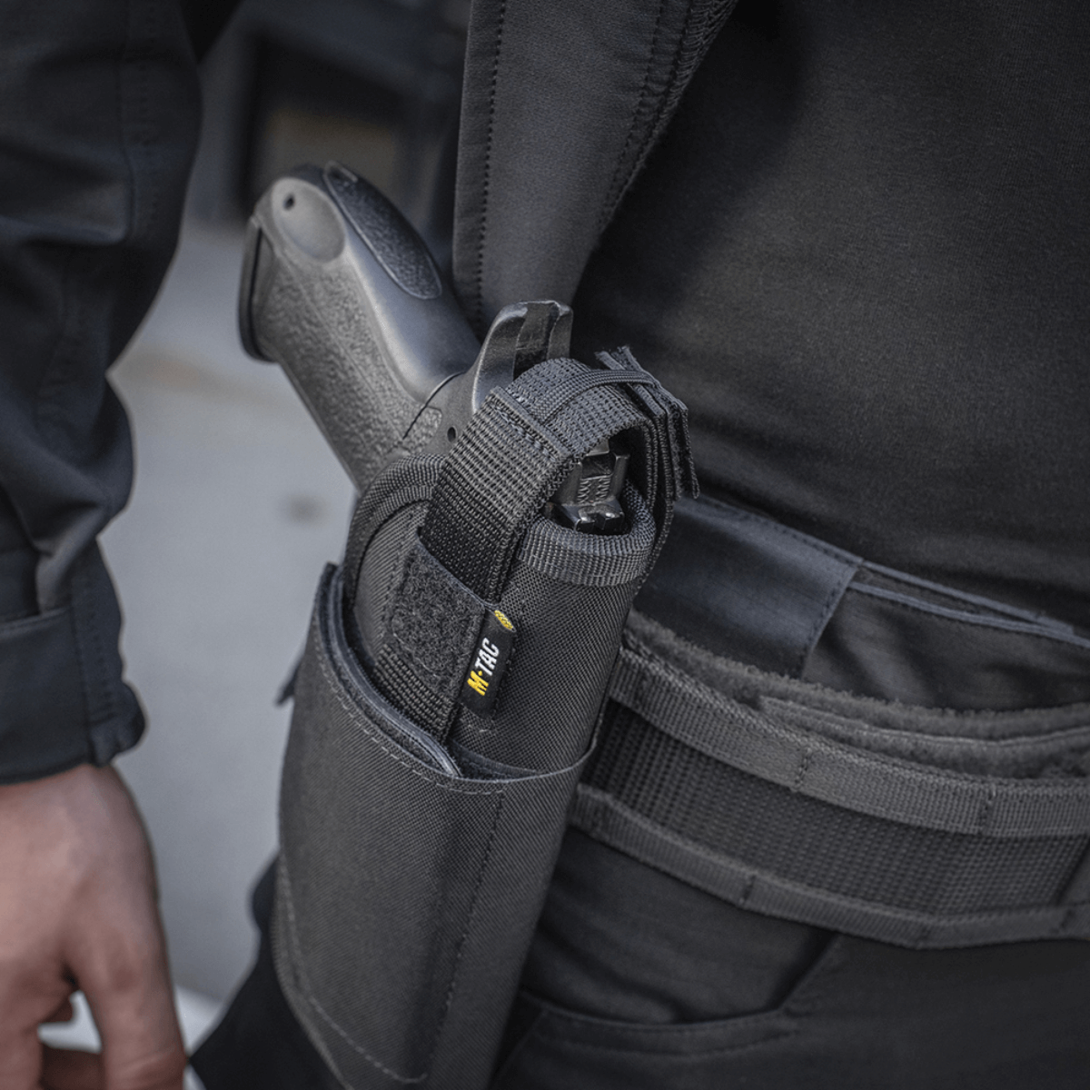 M-Tac Universal Taktisk Hylster Elite Højre, justerbar pistol hylster af Cordura 500D med YKK strop og MOLLE-montering, sort farve.