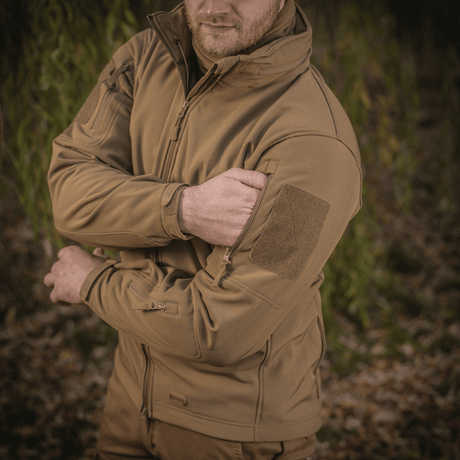 M-Tac Soft Shell Jakke med indre polyuretan-membran og fleece-lag til beskyttelse mod dårligt vejr og komfort.