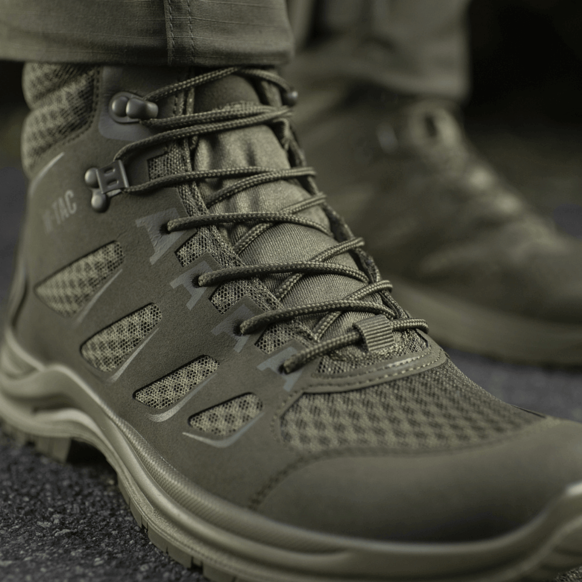 M-Tac Taktiske Sommerstøvler Iva designet til komfort og ventilation under varme forhold, ideelle til både daglig brug og terrænvandring.