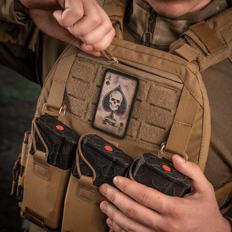 M-Tac Patch Ace of Spades moraalimerkki Pata-ässällä ja kalloaiheella, vintage-tyyli, kiinnitetty taktiseen varusteeseen, valmistettu Cordura 500D:stä.
