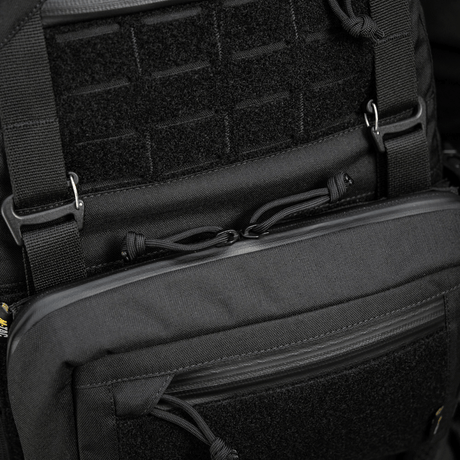 M-Tac Admin Pouch Large Elite Gen.II mustana Cordura 500D:stä AquaGuard-vetoketjuilla ja Velcro-paneelilla modulaarisille lisätarvikkeille.