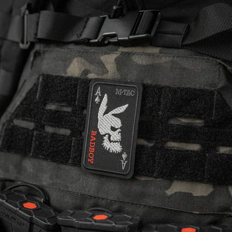 M-Tac Patch Bad Boy (Broderi) Ace of Spades ja jäniksen kallo, symboli rohkeudelle ja huumorille, kiinnitys Velcro, 8x5 cm Cordura 500D.