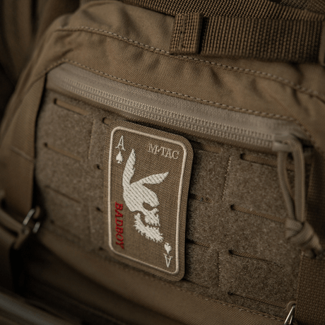 M-Tac Patch Bad Boy (Broderi) jäniksen kallo ace of spades -kortissa, kirjailtu Cordura 500D:hen, kiinnitys Velcro, 8x5 cm.