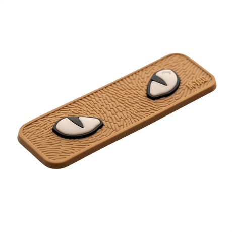M-Tac Cat Eyes 3D PVC-patch heijastavalla designilla ja Velcro-kiinnityksellä, sopii sotilaallisiin ja ulkoilma-aktiviteetteihin.