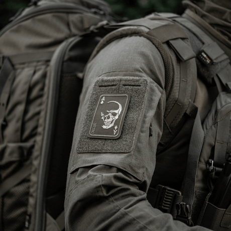 M-Tac Patch Face of War (Broderi) kalloaihe innoittunut Vietnamin sodasta, kiinnitetty vaatteisiin Velcrolla.
